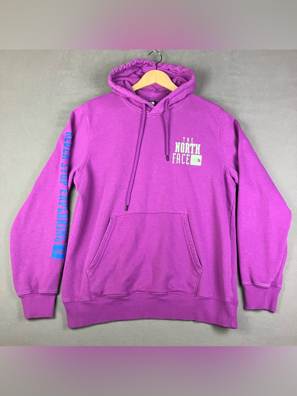 The North Face Men’s Size M Hoodie Sweatshirt Purple Never Stop Exploring Logo.